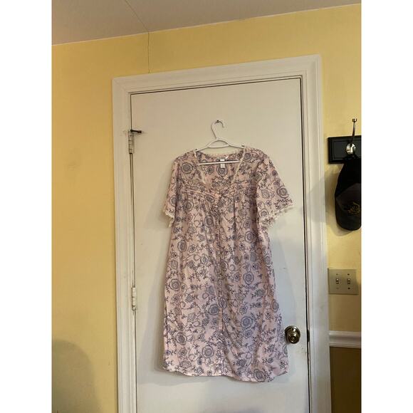 Adonna Sleepwear Women’s XL Pink Floral Lace Trim Nightgown - Picture 3 of 5